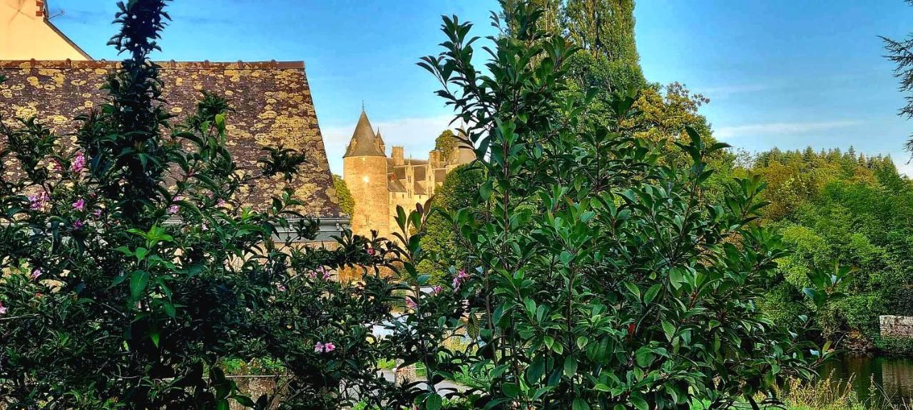 Gite Maisonnette- Et A Cote Coule Une Riviere Josselin Exteriér fotografie