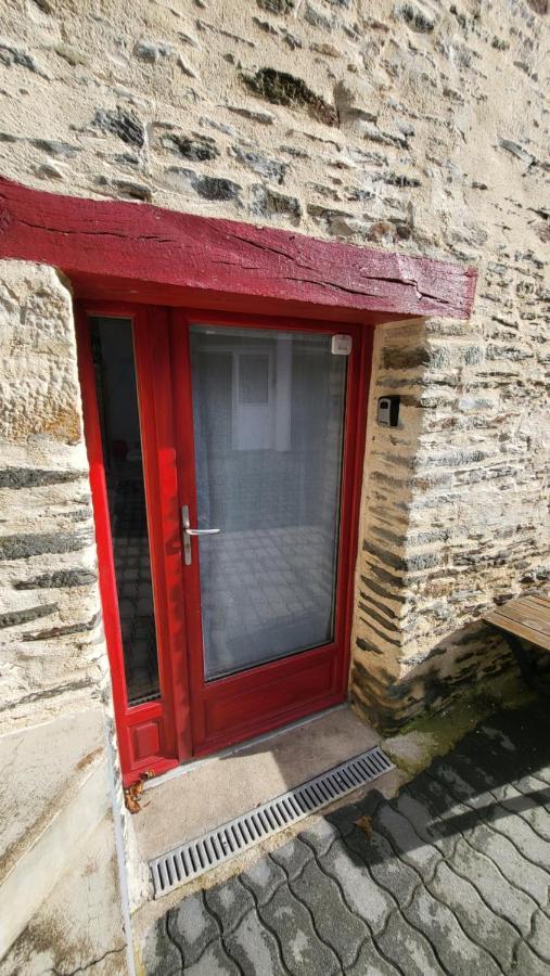 Gite Maisonnette- Et A Cote Coule Une Riviere Josselin Exteriér fotografie